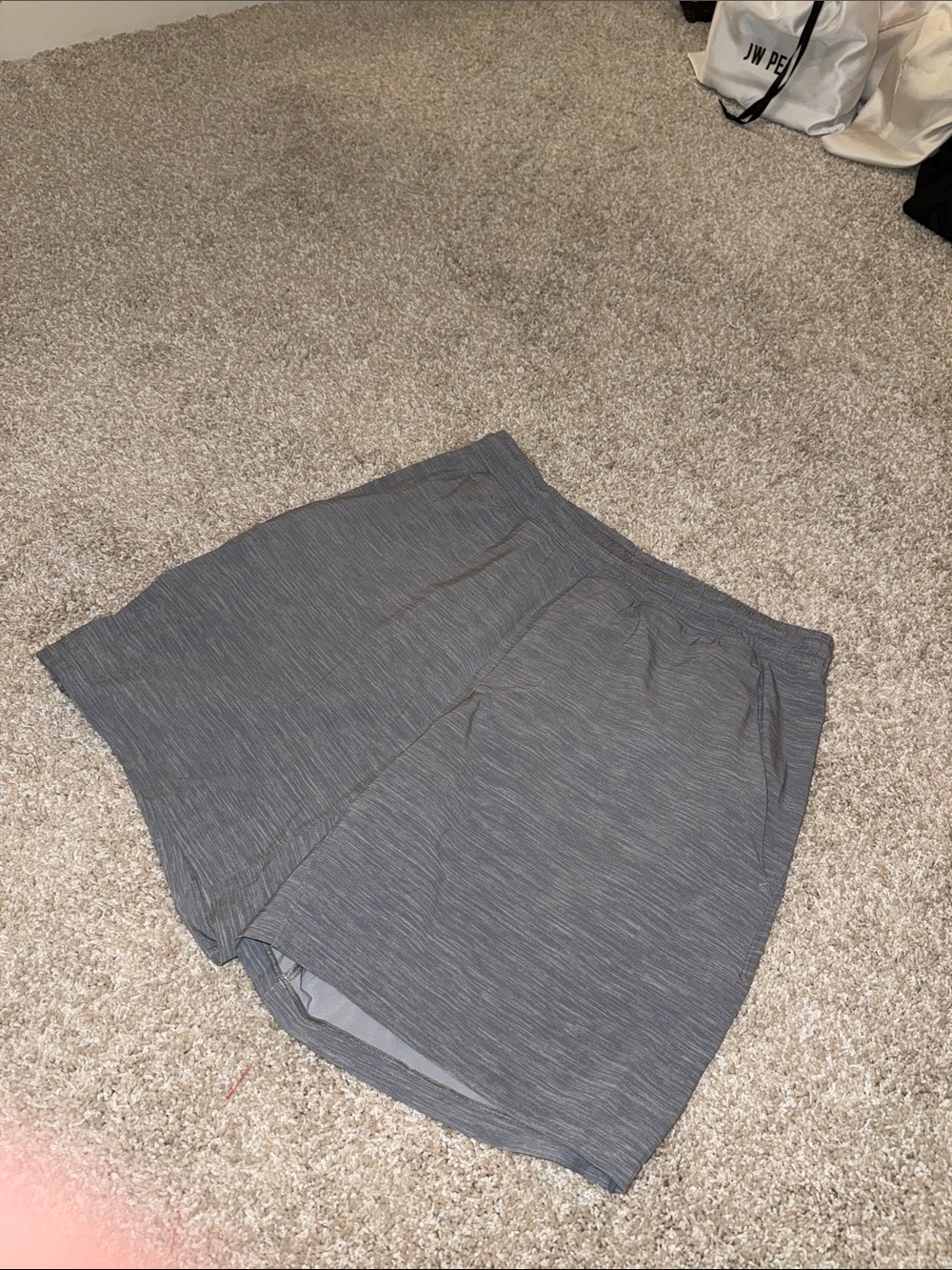 lululemon athletica Men's Gray Athletic Shorts - Picture 3 of 6